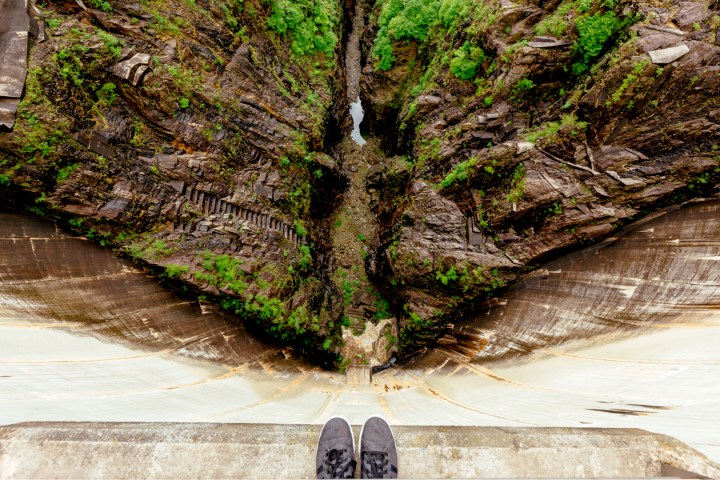 JAMES BOND GOLDENEYE BUNGEE JUMP