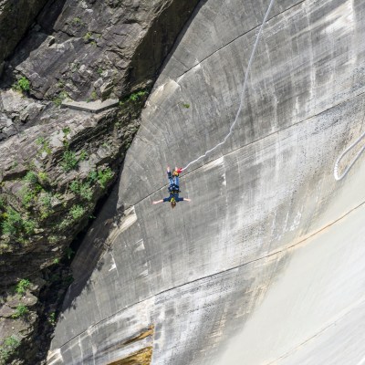 JAMES BOND GOLDENEYE BUNGEE JUMP