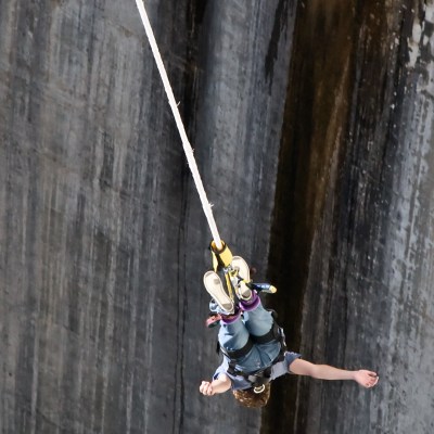 JAMES BOND GOLDENEYE BUNGEE JUMP