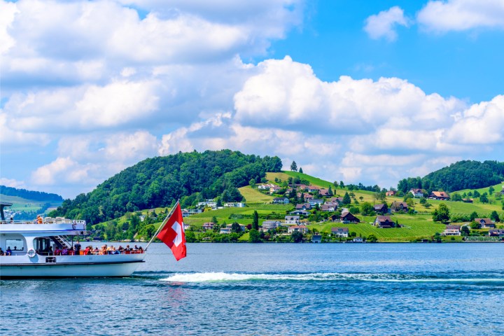 LAKE LUCERNE & SWISS KNIFE VALLEY TOUR